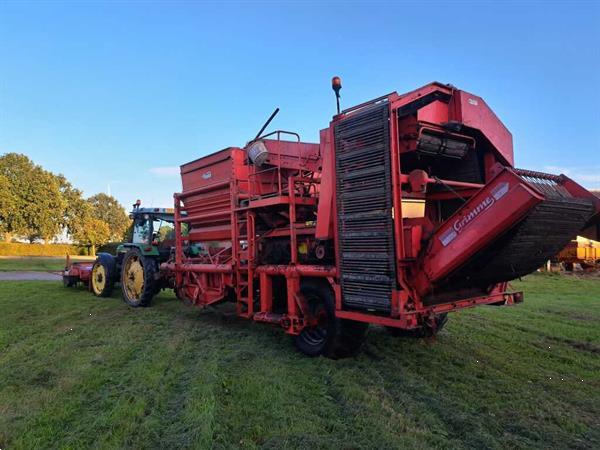 Grote foto grimme aardappelrooier agrarisch aardappelpootmachines