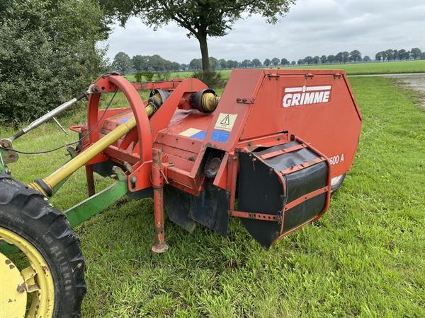 Grote foto grimme aardappelrooier agrarisch aardappelpootmachines