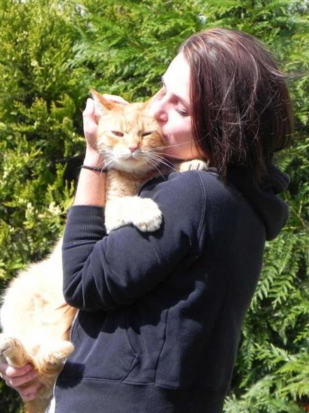 Grote foto een man die ook van de natuur en dieren houd contacten en berichten vrouw zoekt man