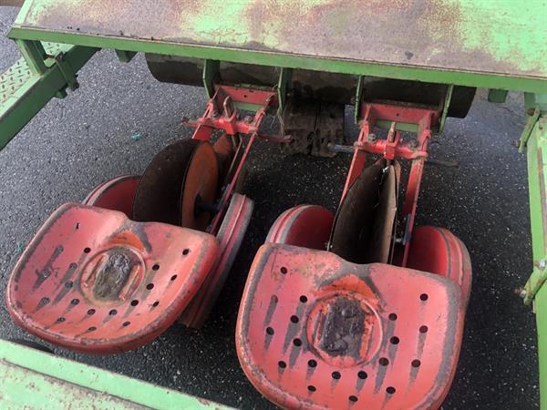 Grote foto basrijs accord 3 rijige schijvenplanter agrarisch zaaimachines