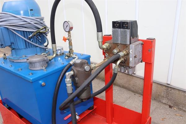 Grote foto hogedrukpomp oliepomp voor machines zoals preiwassers agrarisch tuinbouw