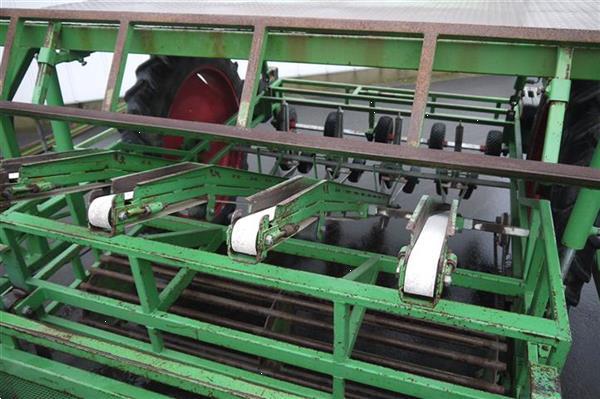Grote foto basrijs getrokken bandplantmachine voor perskluiten agrarisch zaaimachines
