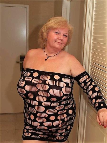 Grote foto rijpere vrouw met grote borsten zoekt liefhebber erotiek contact vrouw tot man