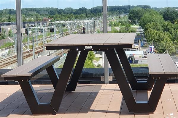 Grote foto picknicktafel blokpoot gecoat met composiet plank tuin en terras tuinmeubelen