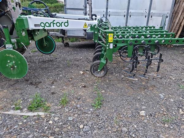 Grote foto garford robocrop automatische intra rij schoffelmachine voor groenten agrarisch onkruidbestrijding