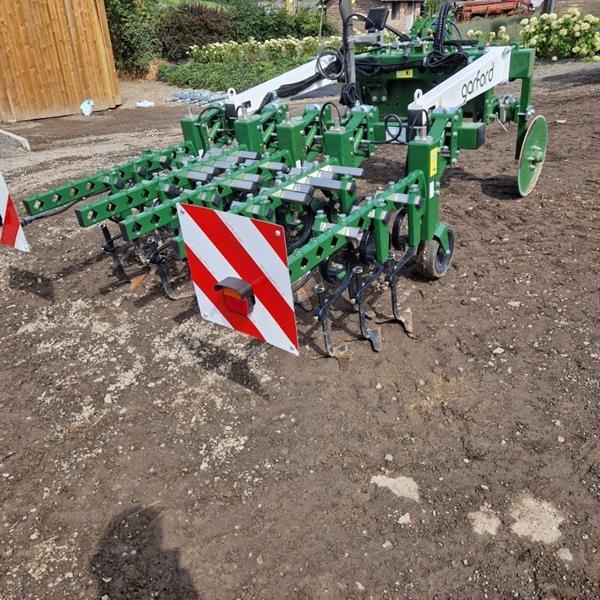 Grote foto garford robocrop automatische intra rij schoffelmachine voor groenten agrarisch onkruidbestrijding