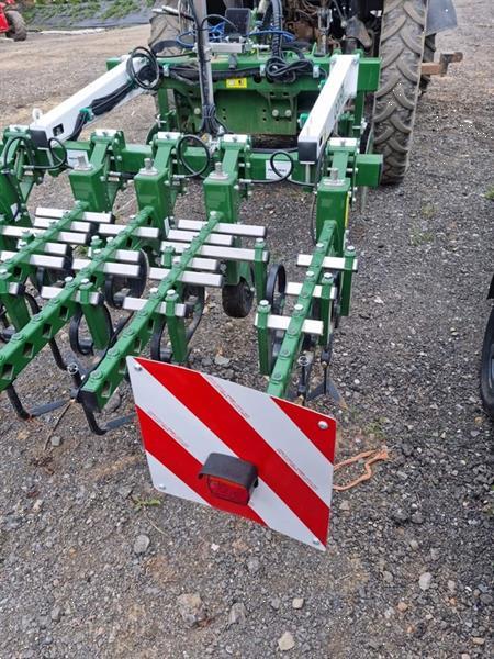 Grote foto garford robocrop automatische intra rij schoffelmachine voor groenten agrarisch onkruidbestrijding