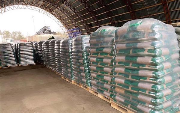 Grote foto enplus a1premium pellets 100 naaldhout wit tuin en terras openhaardhout