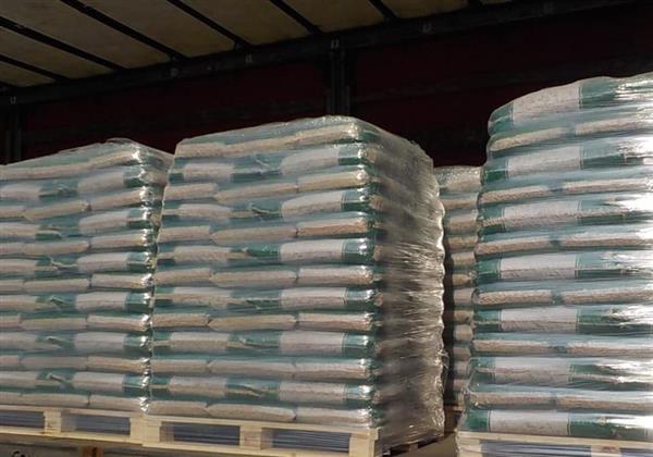 Grote foto enplus a1premium pellets 100 naaldhout wit tuin en terras openhaardhout