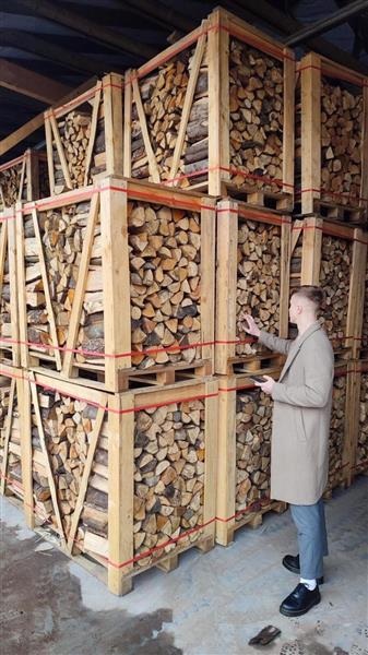 Grote foto ovengedroogde houtblokken eiken en honingbalkhout tuin en terras openhaardhout