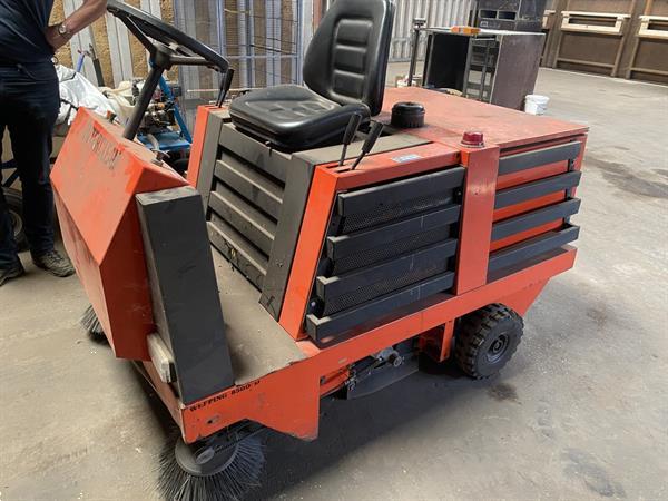Grote foto veegmachine diesel agrarisch veegmachines