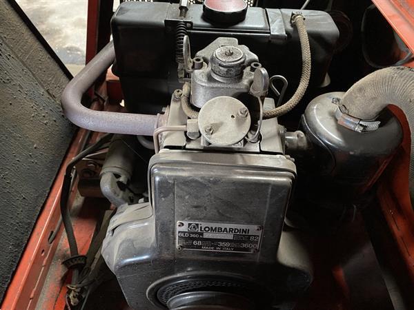 Grote foto veegmachine diesel agrarisch veegmachines