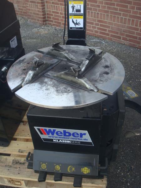 Grote foto banden de en montage en balanceer apparaat weber auto diversen gereedschap