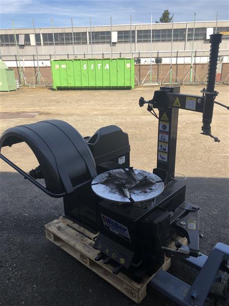 Grote foto banden de en montage en balanceer apparaat weber auto diversen gereedschap