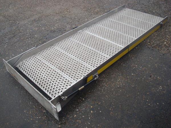 Grote foto oprijplaat compact rijplaat rampe rolstoellift auto diversen gereedschap