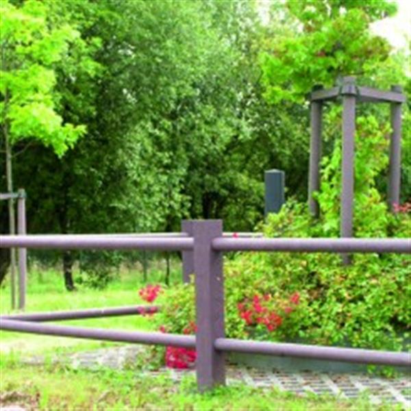 Grote foto kunststof slagplanken opsluitingen tuin en terras tuinmeubelen