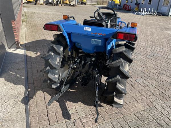 Grote foto iseki ta227 4wd 26 pk minitractor kubota solis farmtrac agrarisch tractoren