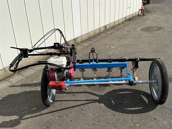 Grote foto honda f560 2 wielige trekker met hak schoffelbalk agrarisch onkruidbestrijding