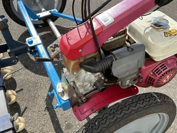 Grote foto honda f560 2 wielige trekker met hak schoffelbalk agrarisch onkruidbestrijding