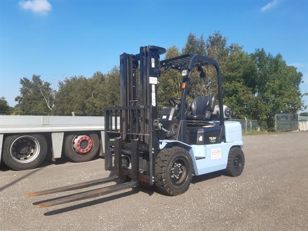 Grote foto utilef heftruck 3 ton lpg 2018 122 uur. triplomast 4.5 mt. agrarisch heftrucks