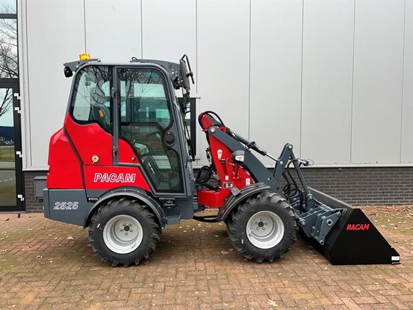 Grote foto pacam mini shovel 2525 2100 kg 25 pk top kwaliteit aktie weidemann giant schaffer agrarisch shovels