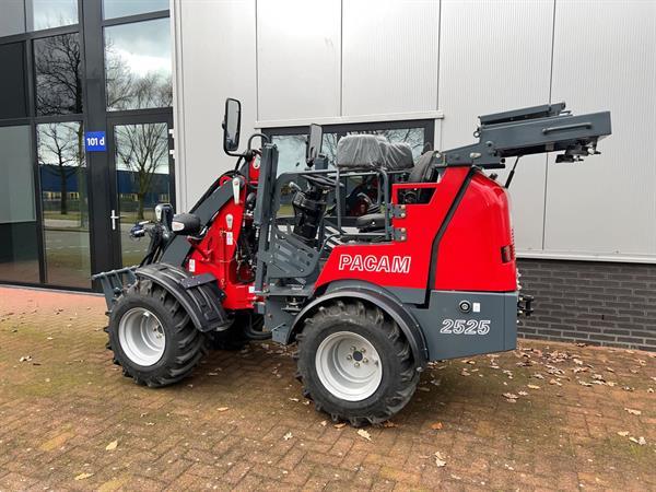 Grote foto pacam mini shovel 2525lf 2100 kg 25 pk top kwaliteit weidemann giant schaffer agrarisch shovels