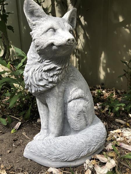 Grote foto vos stenen beeld vos dierfiguren vos tuinbeelden. steen wit tuin en terras tuindecoratie