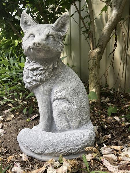 Grote foto vos stenen beeld vos dierfiguren vos tuinbeelden. steen wit tuin en terras tuindecoratie