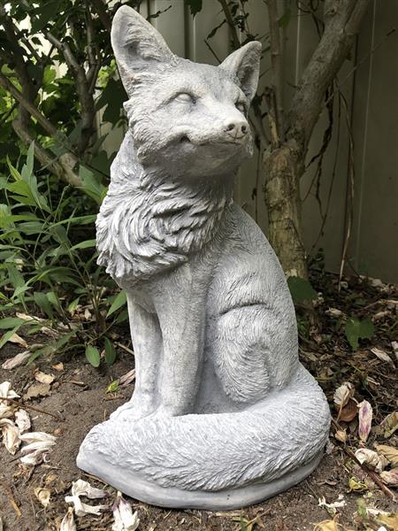 Grote foto vos stenen beeld vos dierfiguren vos tuinbeelden. steen wit tuin en terras tuindecoratie