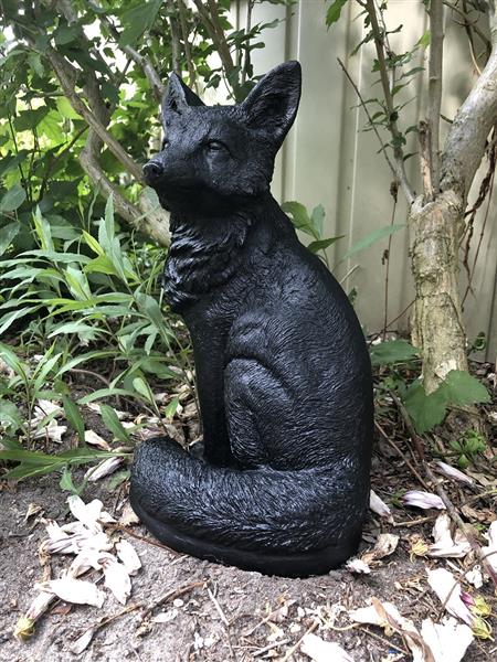 Grote foto vos stenen beeld vos dierfiguren vos tuinbeelden. steen zwart tuin en terras tuindecoratie