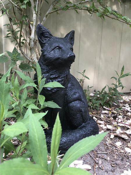 Grote foto vos stenen beeld vos dierfiguren vos tuinbeelden. steen zwart tuin en terras tuindecoratie