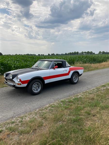 Grote foto fiat 124 met hardtop auto fiat