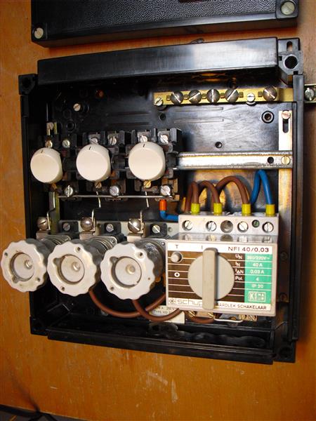 Grote foto groepenkast 1 of 3 fase aansluiting met 3 groepen doe het zelf en verbouw elektra en kabels