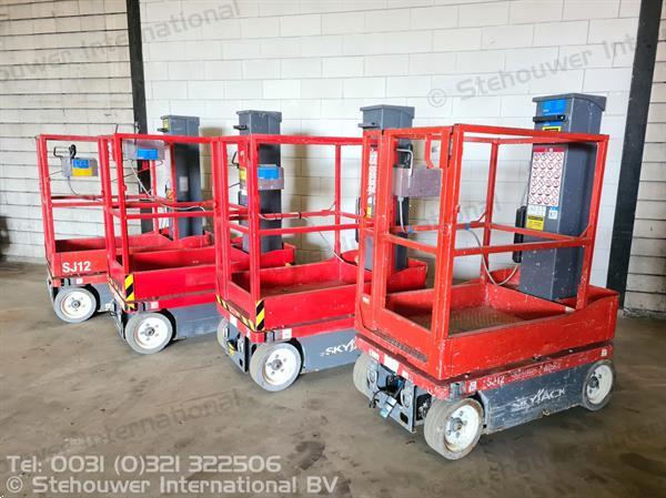 Grote foto skyjack sj12 mast hoogwerker orderpicker masthoogwerker doe het zelf en verbouw hoogwerkers