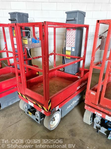 Grote foto skyjack sj12 mast hoogwerker orderpicker masthoogwerker doe het zelf en verbouw hoogwerkers