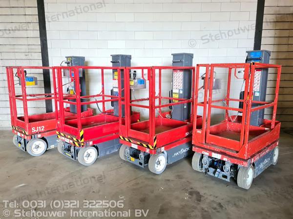 Grote foto skyjack sj12 mast hoogwerker orderpicker masthoogwerker doe het zelf en verbouw hoogwerkers