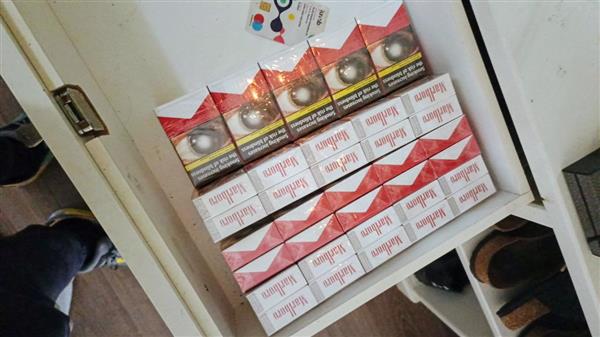 Grote foto twee sloffen marlboro diversen overige