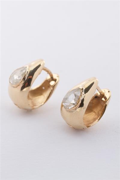 Grote foto gouden oorknoppen met in elk een roos geslepen diamant kleding dames sieraden