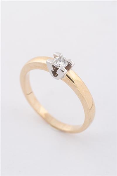 Grote foto wit geel gouden solitair ring met een briljant van ca. 0.19 ct. kleding dames sieraden