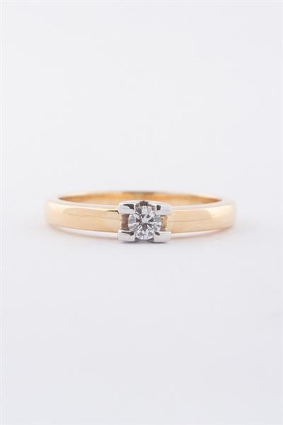 Grote foto wit geel gouden solitair ring met een briljant van ca. 0.19 ct. kleding dames sieraden