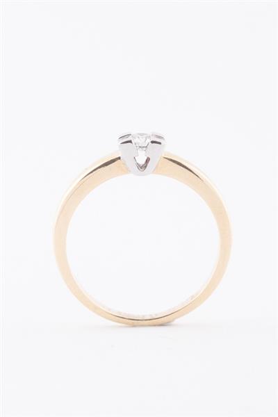 Grote foto wit geel gouden solitair ring met een briljant van ca. 0.19 ct. kleding dames sieraden
