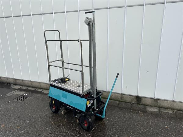 Grote foto berg buisrailwagen op luchtbanden agrarisch tuinbouw