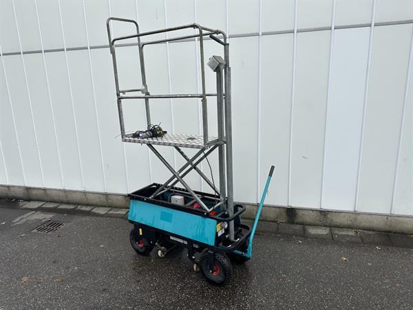 Grote foto berg buisrailwagen op luchtbanden agrarisch tuinbouw