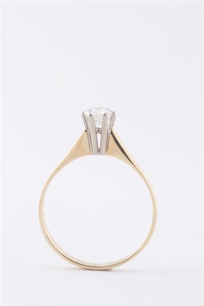 Grote foto wit geel gouden solitair ring met een briljant sieraden tassen en uiterlijk ringen voor haar