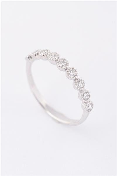 Grote foto wit gouden rij ring met 9 briljanten. totaal ca. 0.22 ct. kleding dames sieraden