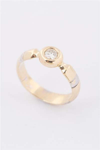 Grote foto wit geel gouden ring met een briljant kleding dames sieraden