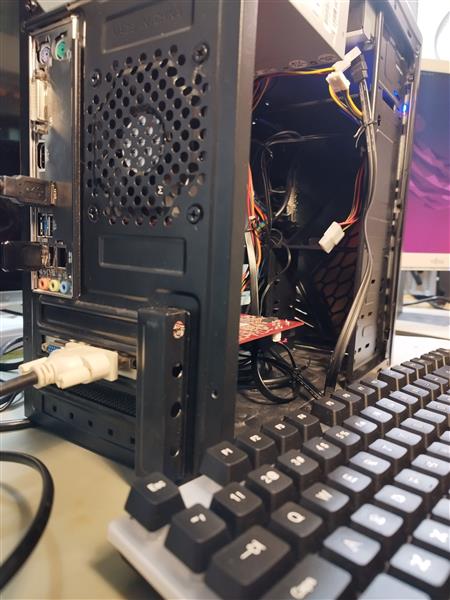 Grote foto eenvoudige desktop aerocool pc ryzen5 computers en software desktop pc