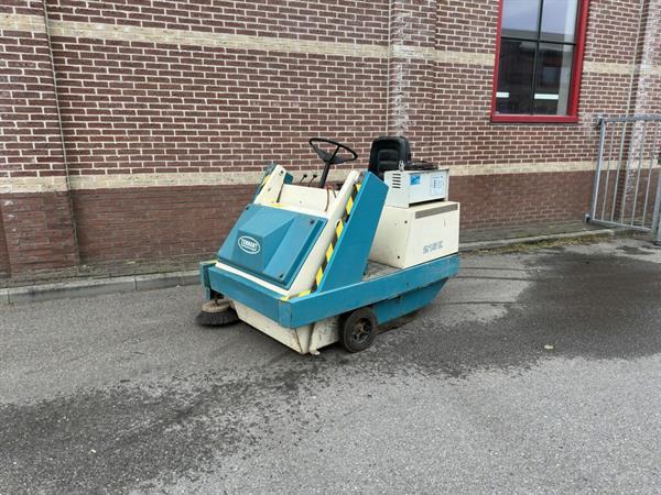 Grote foto tennant 215e elektrische veegmachine agrarisch veegmachines