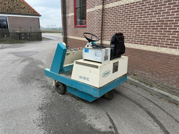 Grote foto tennant 215e elektrische veegmachine agrarisch veegmachines