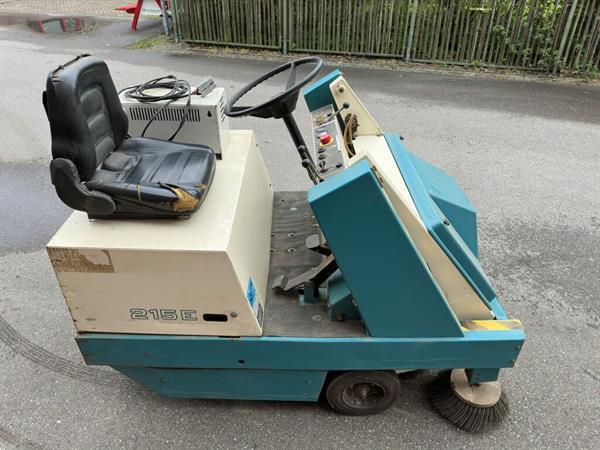 Grote foto tennant 215e elektrische veegmachine agrarisch veegmachines